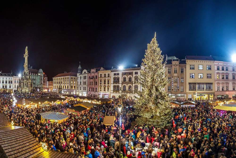 Snímek z olomouckých vánočních trhů v roce 2018