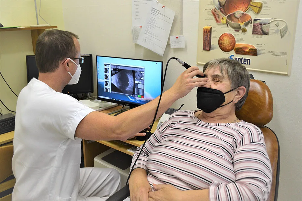 Rychlejší a přesnější diagnostiku umožňuje nové technické vybavení lékařům očního oddělení nemocnice AGEL Prostějov