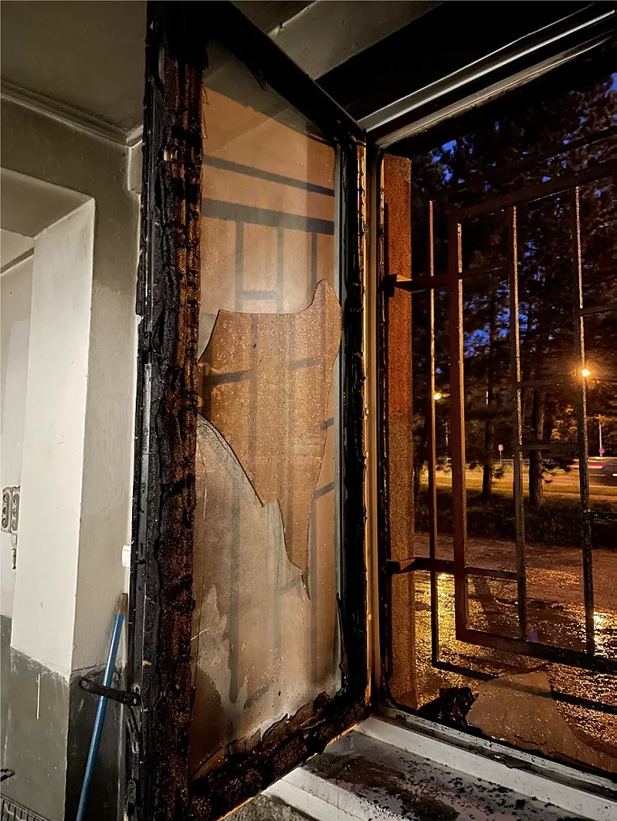 Požár kontejnerů poškodil o víkendu Hotelový dům v Olomouci. Škody jdou do desítek tisíc