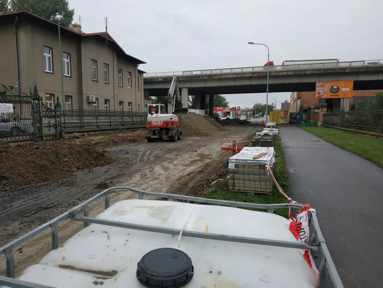 Vrahovice kvůli opravám výpadovky zuří a město mluví o fušeřině. Kraj tvrdí, že je vše v pořádku