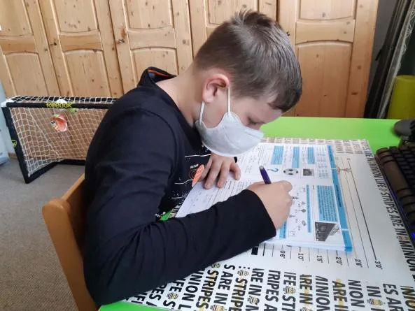 Testování dětí ve škole ilustrační foto