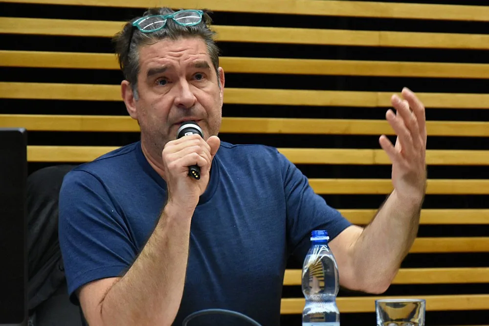 Tomáš Etzler na besedě v aule Pedagogické fakulty Univerzity Palackého