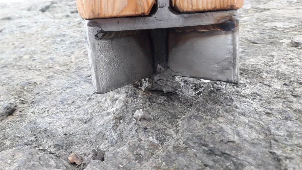 Kříž na skále hory Vozka vydržel jen několik dnů