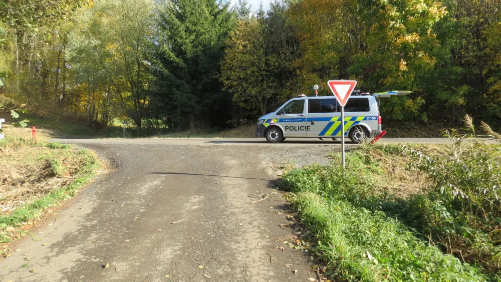 Policie pátrá po řidiči, který u Štítů srazil chodce, vynadal mu a pak ujel
