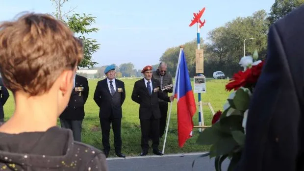 Památku československých letců v Holandsku připomíná pomník. Zahynul tam i rodák z Konice Karel Rychnovský