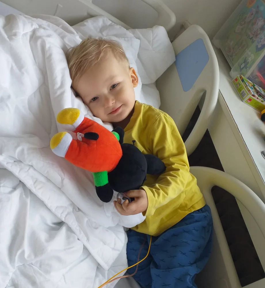 Tatínek nám chodil do nemocnice mávat pod okno, říká maminka dvouletého Filípka, který má leukémii