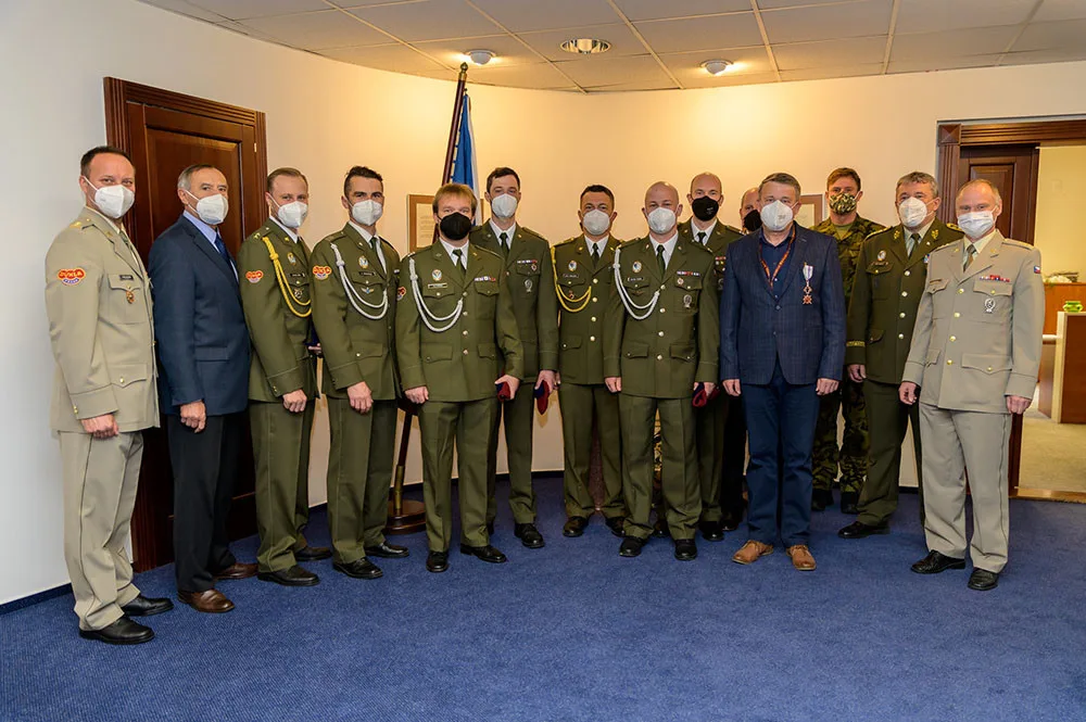 Výsadkáře z Dukly Prostějov ocenil náčelník generálního štábu Armády ČR Aleš Opata