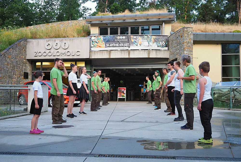 Zaměstnanci Zoo Olomouc natrénovali choreografii na chytlavou píseň Jerusalema