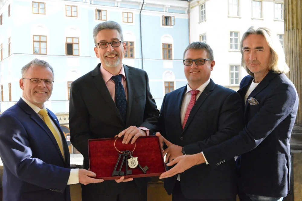 Ladislav Šnevajs (vlevo) po podpisu olomoucké koaliční smlouvy v roce 2018