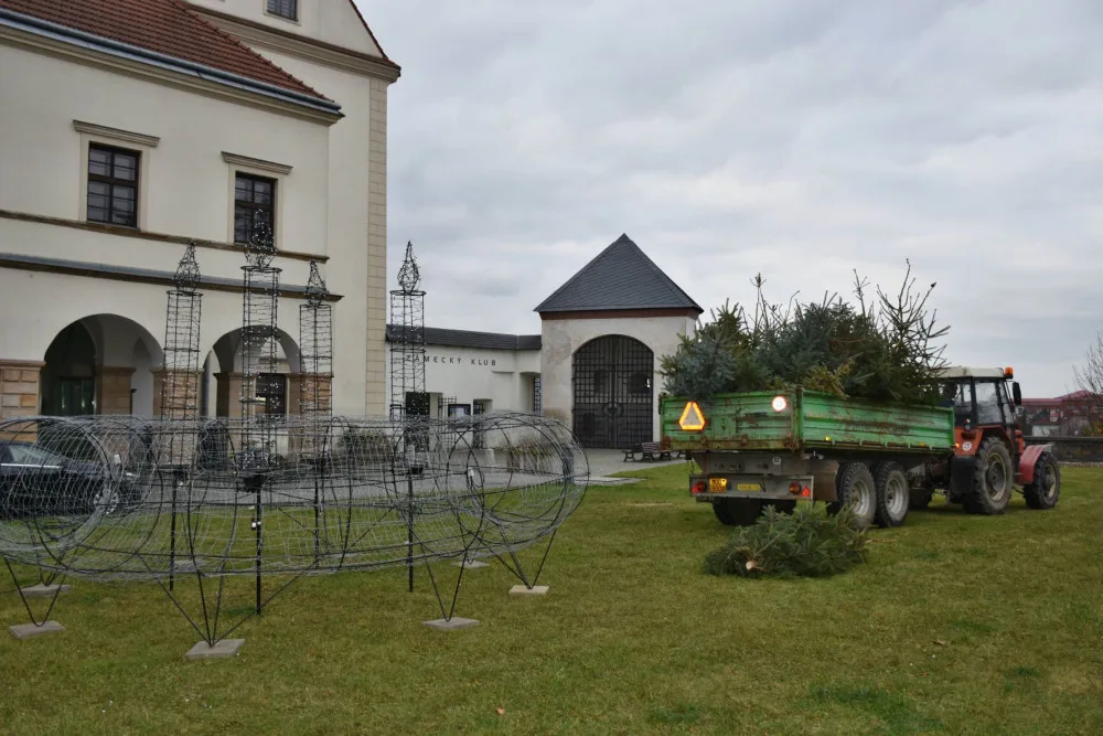 Hranice v neděli před zámkem rozsvítí obří adventní věnec
