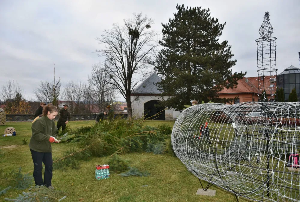 Hranice v neděli před zámkem rozsvítí obří adventní věnec