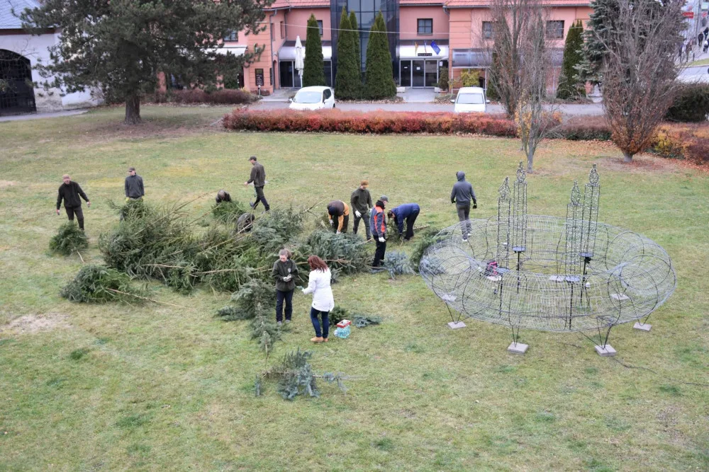 Hranice v neděli před zámkem rozsvítí obří adventní věnec