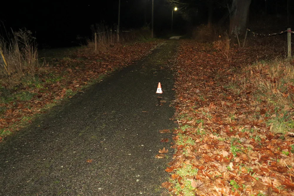 Fotografie místa, kde auto srazilo sedmnáctiletého chlapce