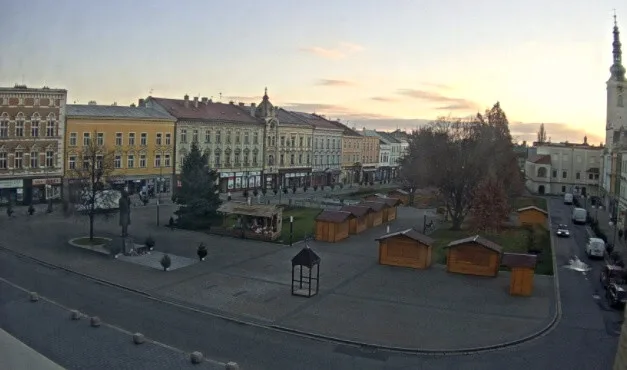 V Prostějově budí pozornost křivý vánoční strom. Je to jen z jedné strany, brání se město