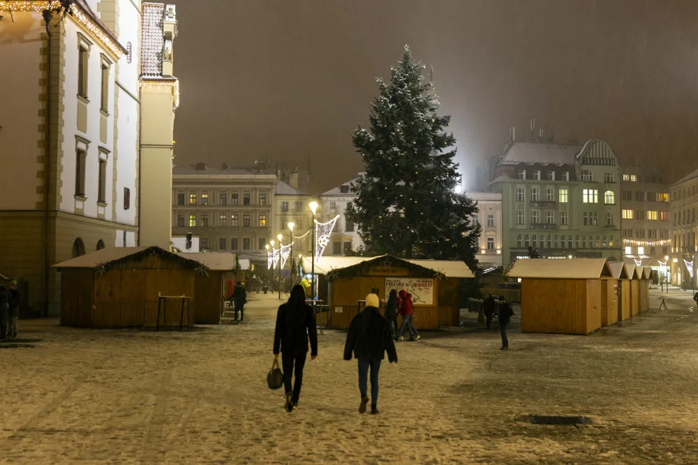Olomoucké vánoční trhy se ponořily do tmy a lidé odešli. Je to velké zklamání, říkají pořadatelé