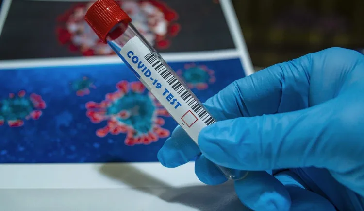 Epidemie brzdí. V Olomouckém kraji poprvé od srpna klesl týdenní přírůstek