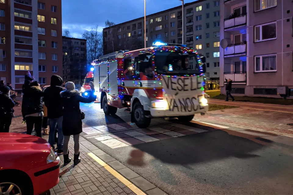 Předvánoční jízda dobrovolných hasičů v Přerově