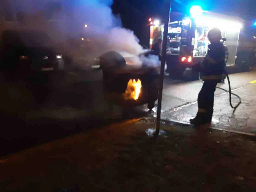 Už osm minut po půlnoci hasiči ve Šternberku likvidovali první požár krabic od zábavní pyrotechniky