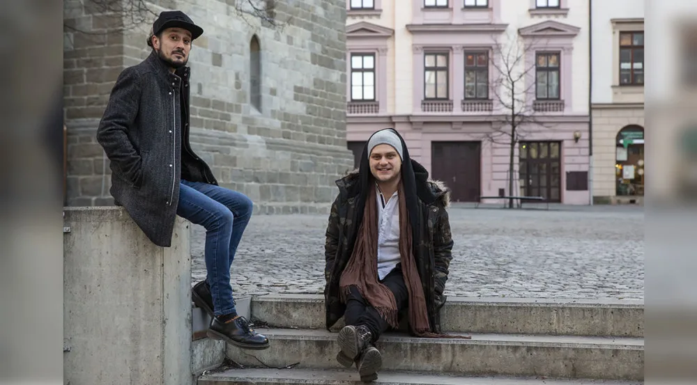 Skromně ukrytí Ve stínu. Divadelníci s kamerou představují úspěšné osobnosti z Olomouce