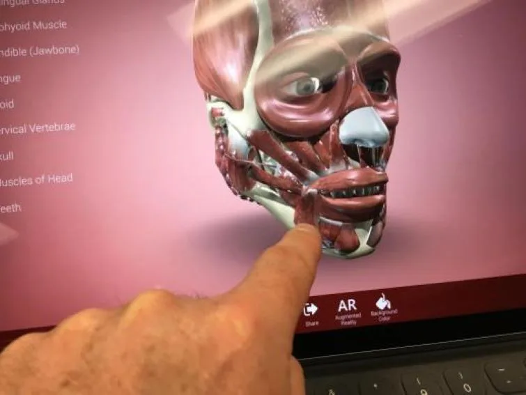 Školáci z Přerova nahlédnou pomocí virtuální reality do molekul nebo na povrch Měsíce