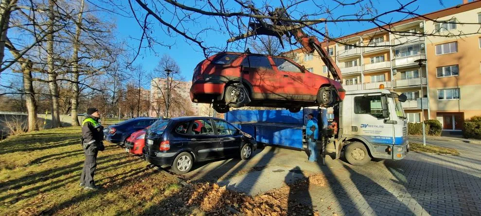 Radnice nechala odtáhnout dalších pět vraků z ulic Prostějova