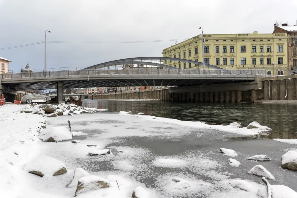 Nad ozdobnými částmi mostu Rejnok visí otazník. Kvůli dražším pracím i materiálu