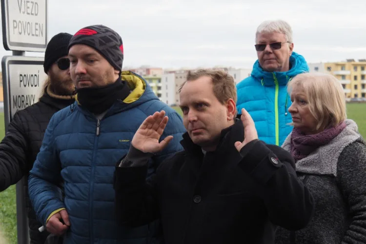 Patnáct set lidí je proti výstavbě u lesoparku Houčela. Odmítají kšefty s územním plánem