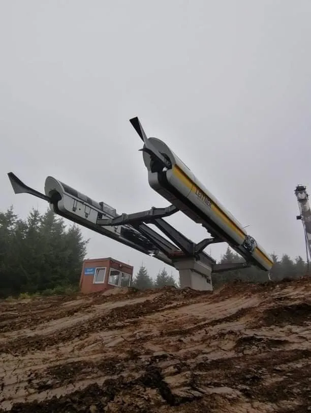 Spuštění nové lanovky na Červenohorském sedle má zpoždění. Stavbu zbrzdil covid