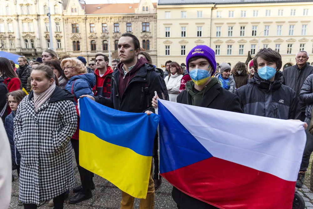 Ukrajino jsme s tebou! Lidé na olomouckém náměstí vyjádřili podporu napadenému státu