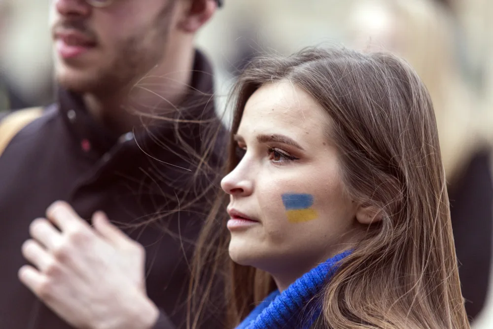 Ukrajino jsme s tebou! Lidé na olomouckém náměstí vyjádřili podporu napadenému státu