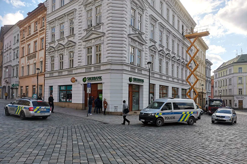 Pobočku Sberbank v Olomouci monitorovali policisté