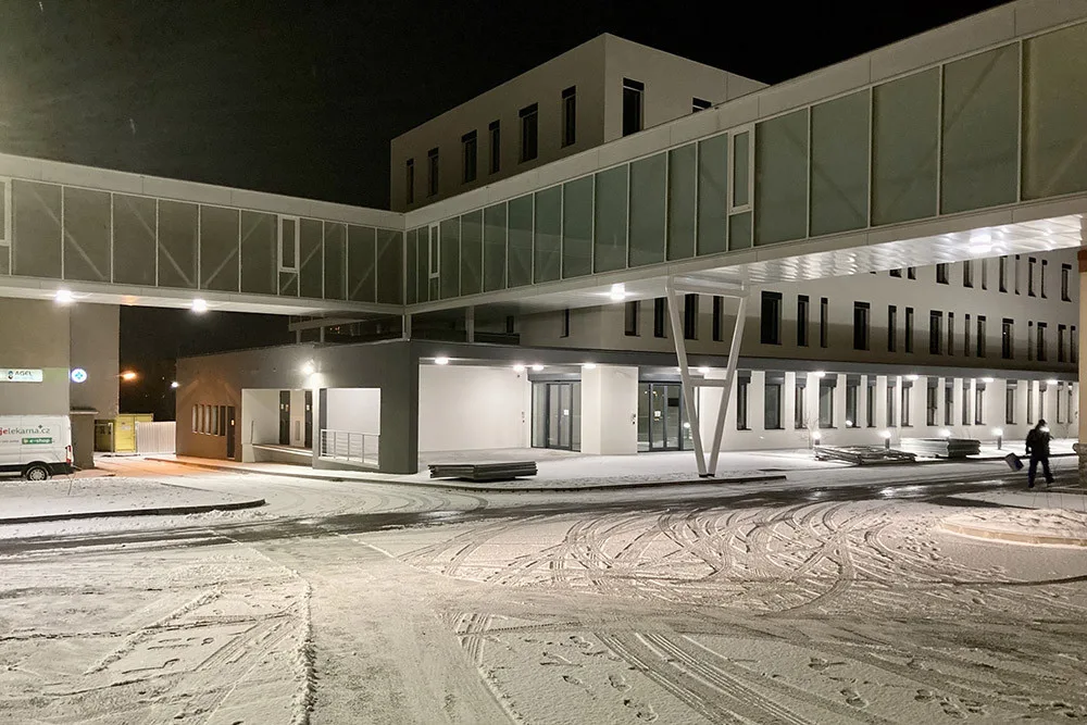 Díky koridorům budou moct pacienti mezi budovami komfortně přecházet i při nepříznivém počasí