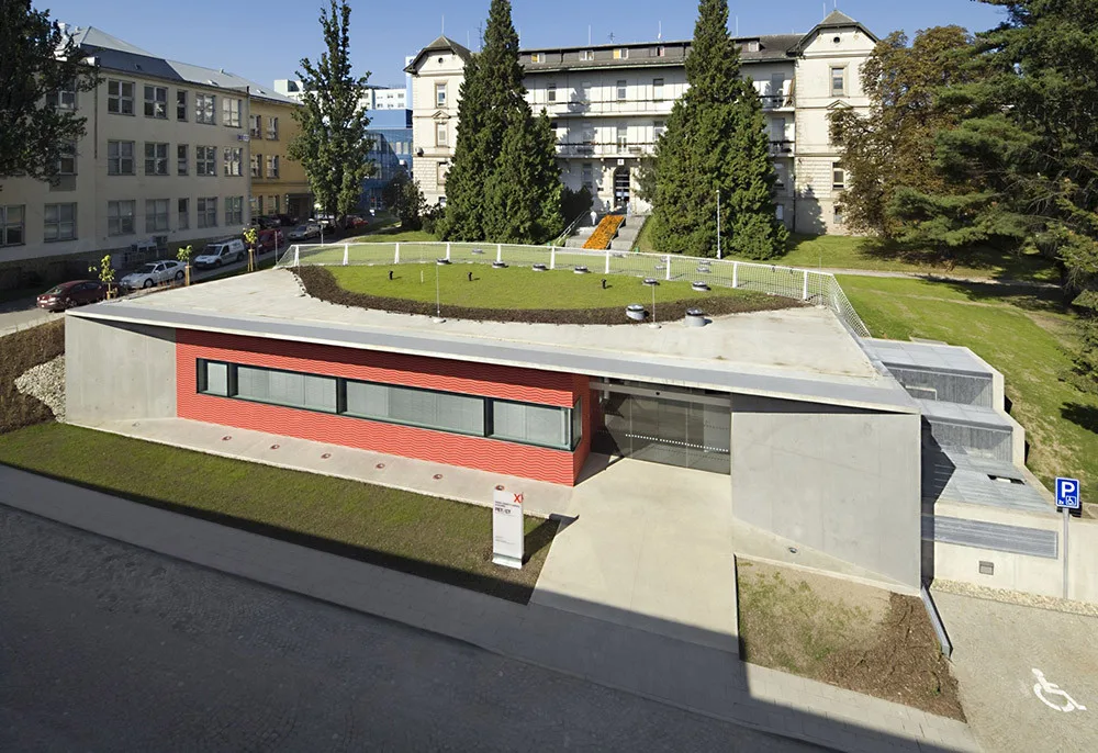 Nad současným pracovištěm Kliniky nukleární medicíny vyroste dostavba
