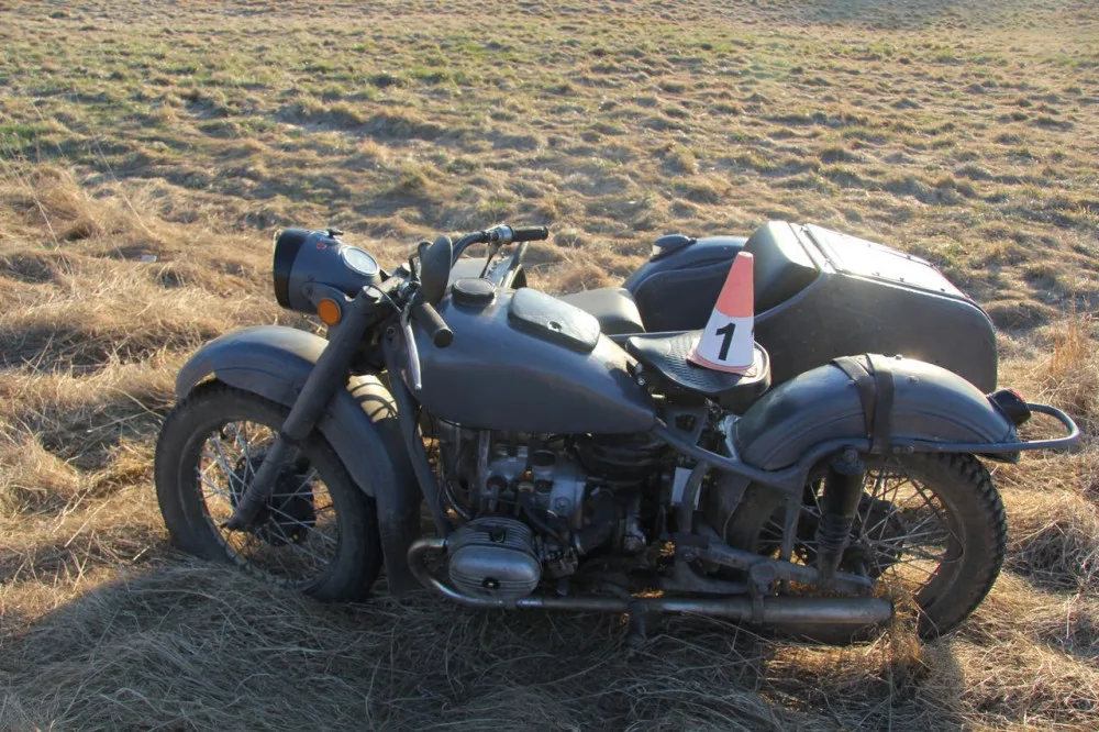 Pro opilého motorkáře letěl k Hynčině vrtulník. Zranil i spolujezdkyni, která byla v sajdkáře