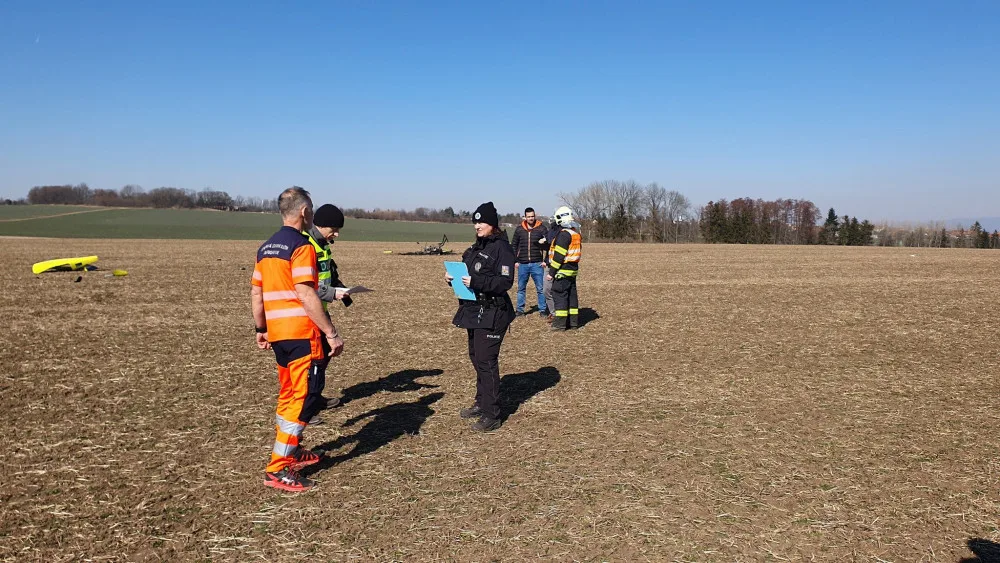 size4-16470008729831-124-na-pole-u-olomouce-se-zritil-ultralehky-vrtulnik-pilot-havarii-neprezil