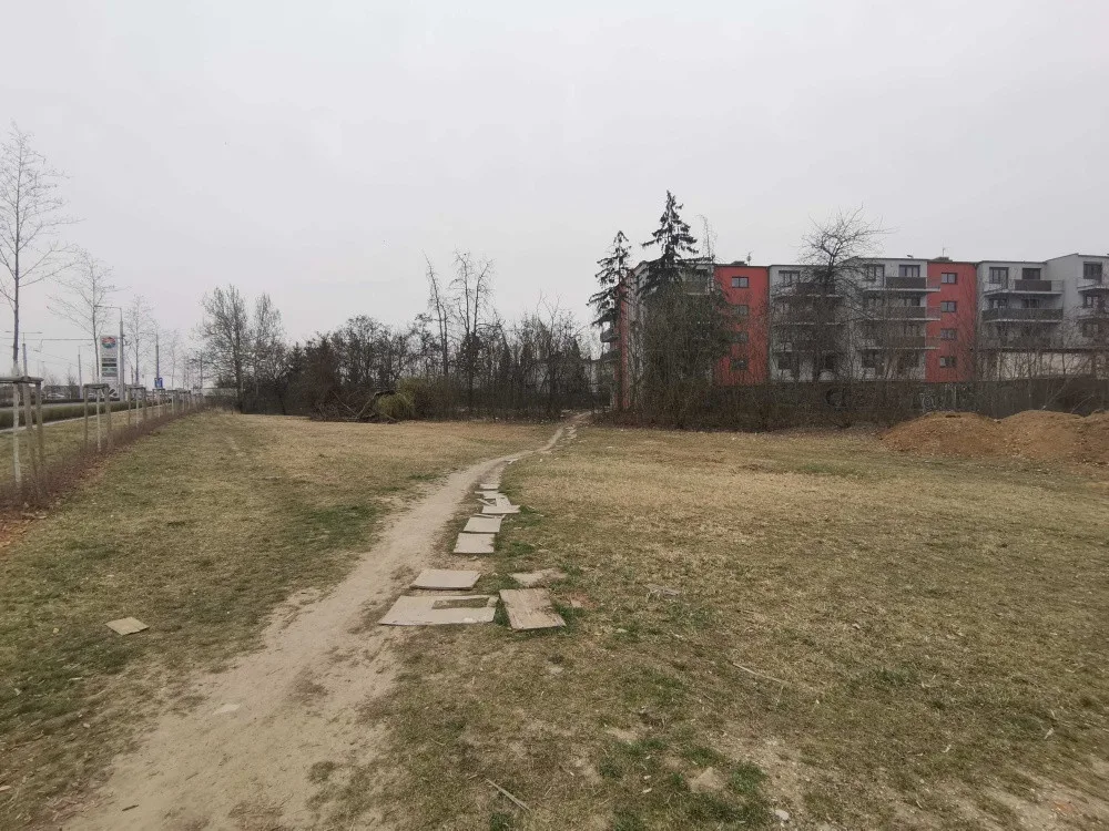 Zaneřáděný pás blízko Šantovky se promění v nový park. Olomouc už má studii a řeší pozemky