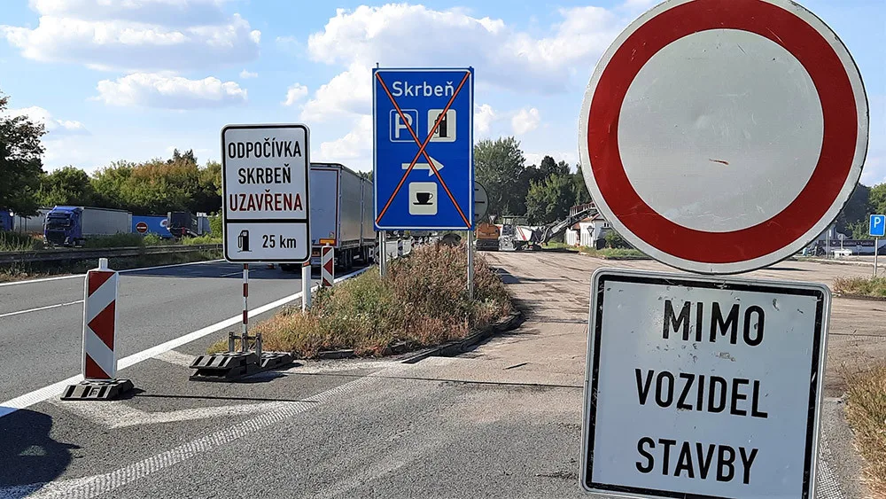 Ve směru na Mohelnici již prošla odpočívka s motorestem opravou, ŘSD nyní nechá zrekonstruovat stání na opačné straně dálnice D35