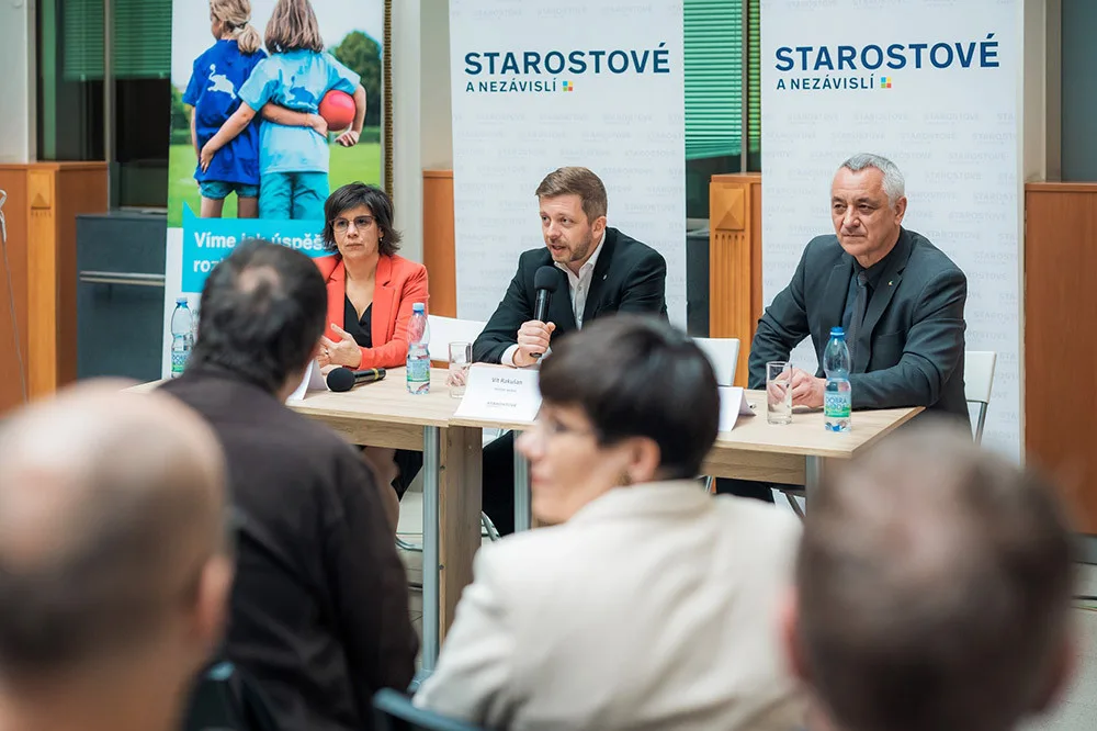 Andrea Hanáčková na besedě s předsedou hnutí STAN Vítem Rakušanem a hejtmanem Olomouckého kraje Josefem Suchánkem