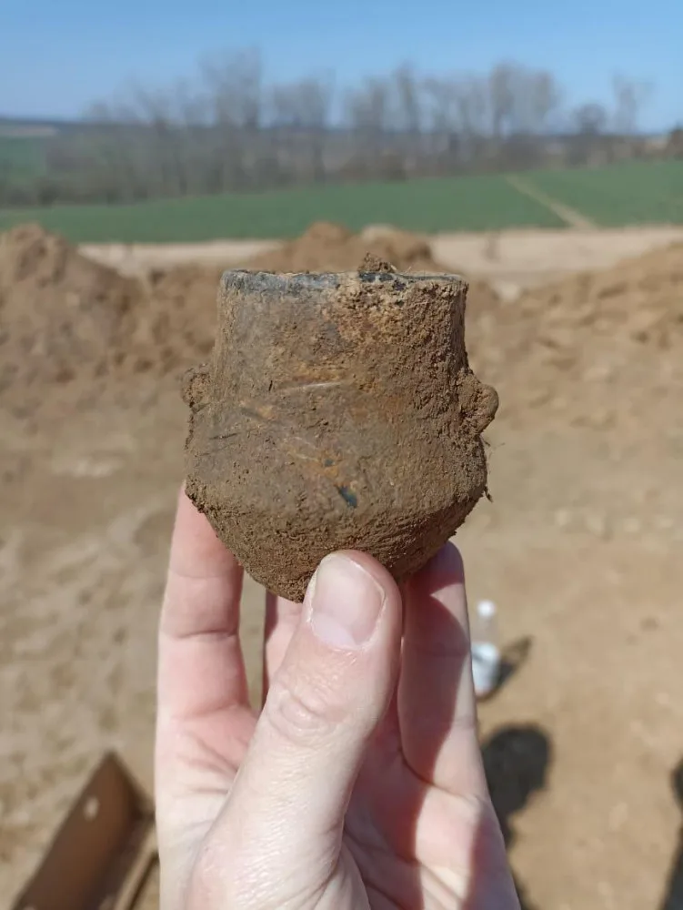 Archeologové z Olomouce nalezli pohřebiště z doby bronzové. Místo skrývalo i zlatý šperk