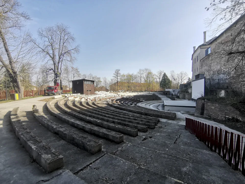 Dojem je velkolepý, těší obnova letního kina jeho provozovatelku. O areál se stará od devatenácti