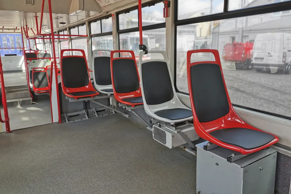 Od poloviny dubna jezdí v Olomouci tramvaj s novým typem sedadel