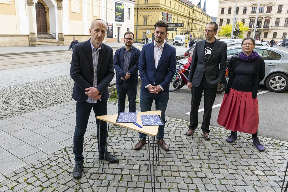 Tisková konference před podpisem memoranda o koalici stran ProOlomouc a Piráti