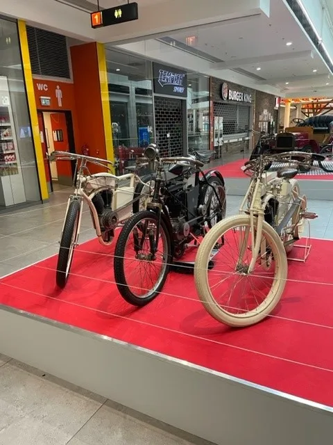 Historické skvosty i luxusní novinky ze světa aut a motocyklů zaparkují v Šantovce