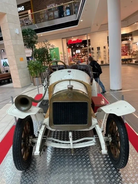 Historické skvosty i luxusní novinky ze světa aut a motocyklů zaparkují v Šantovce
