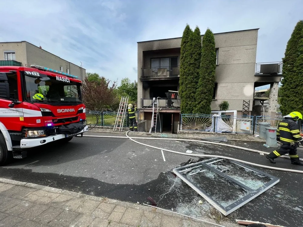 Čtyři jednotky hasičů zasahovaly u požáru rodinného domu v Lipníku nad Bečvou