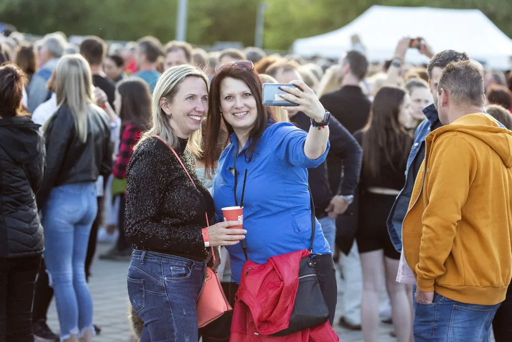 FOTOGALERIE: Sandra a Michal David rozjeli hudební show u Šantovky. Za písničkou dorazil i expremiér Babiš