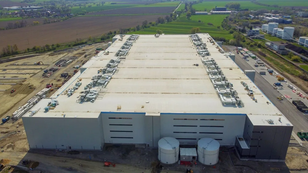 FOTO: Amazon staví v Kojetína obří solární elektrárnu. Firma je největším spotřebitel zelené energie na světě
