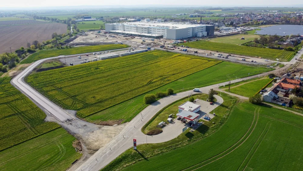 FOTO: Amazon staví v Kojetína obří solární elektrárnu. Firma je největším spotřebitel zelené energie na světě