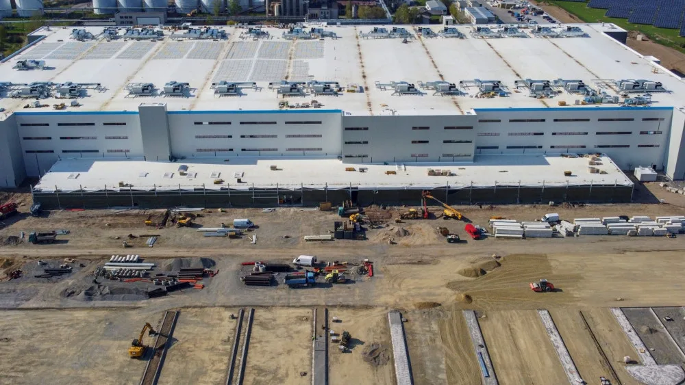 FOTO: Amazon staví v Kojetína obří solární elektrárnu. Firma je největším spotřebitel zelené energie na světě