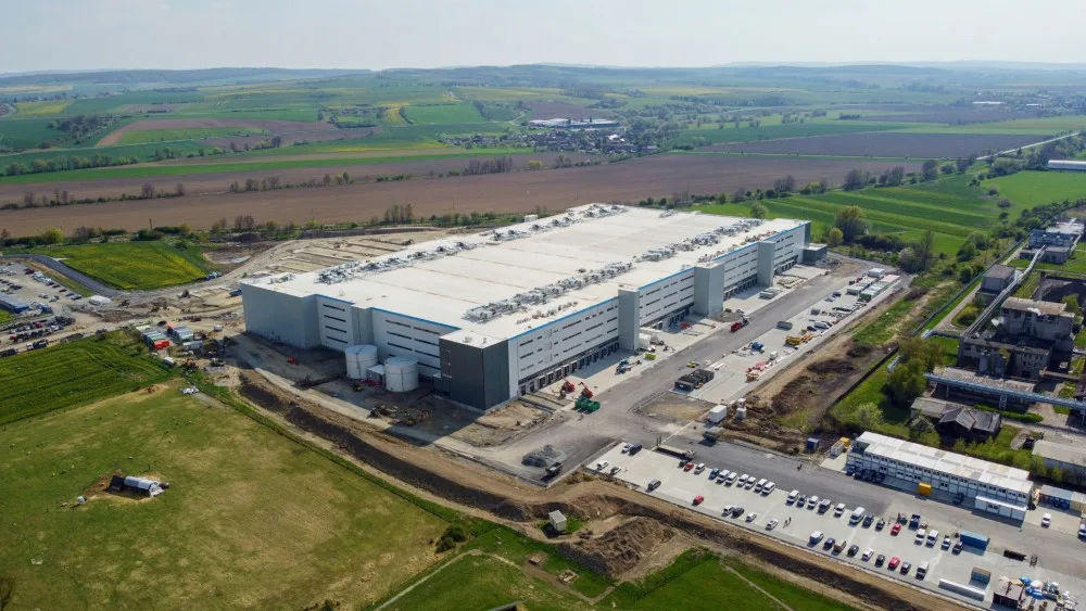 FOTO: Amazon staví v Kojetína obří solární elektrárnu. Firma je největším spotřebitel zelené energie na světě
